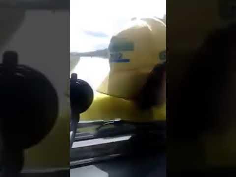 Bolsonarista se pendura no para-brisa após caminhão furar bloqueio