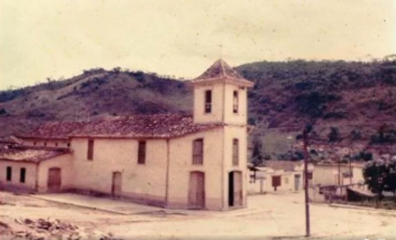 Oh, Minas Gerais! Áudio original da década de 1950, do autor Santa-Mariense, José Duduca de Moraes (Dé Morais). No vídeo Santa Maria de Itabira antiga e recente. - Fonte: Israel de Oliveira Magalhães